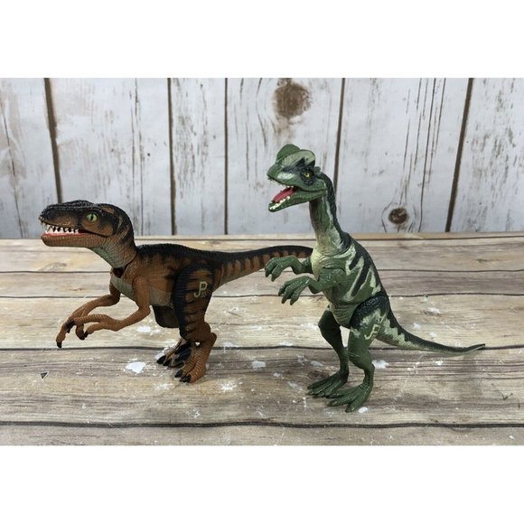 Vintage Jurassic Park Dilophosaurus Spitter JP02 & Velociraptor Strike JP03 Lot - Picture 1 of 11